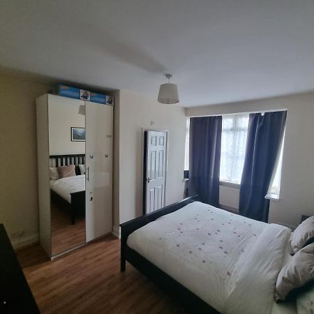 Guess Bungalow Wembley Leilighet London Eksteriør bilde