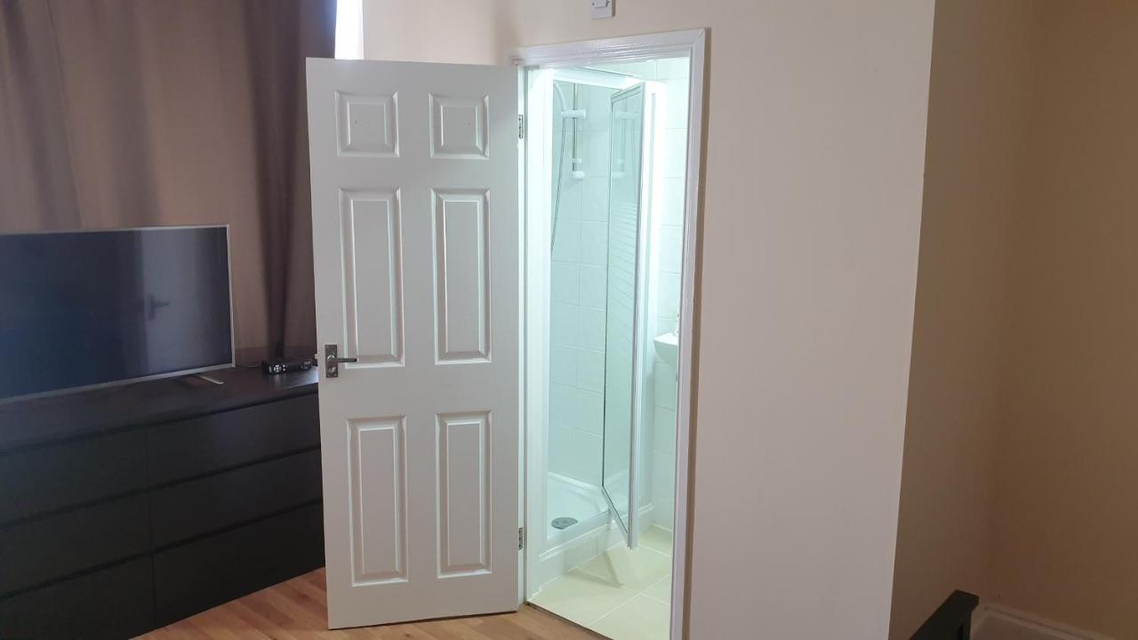 Guess Bungalow Wembley Leilighet London Eksteriør bilde