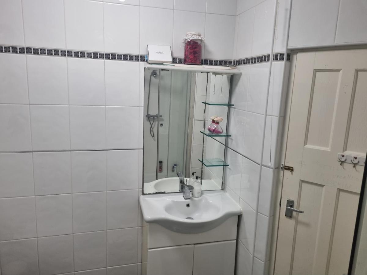 Guess Bungalow Wembley Leilighet London Eksteriør bilde
