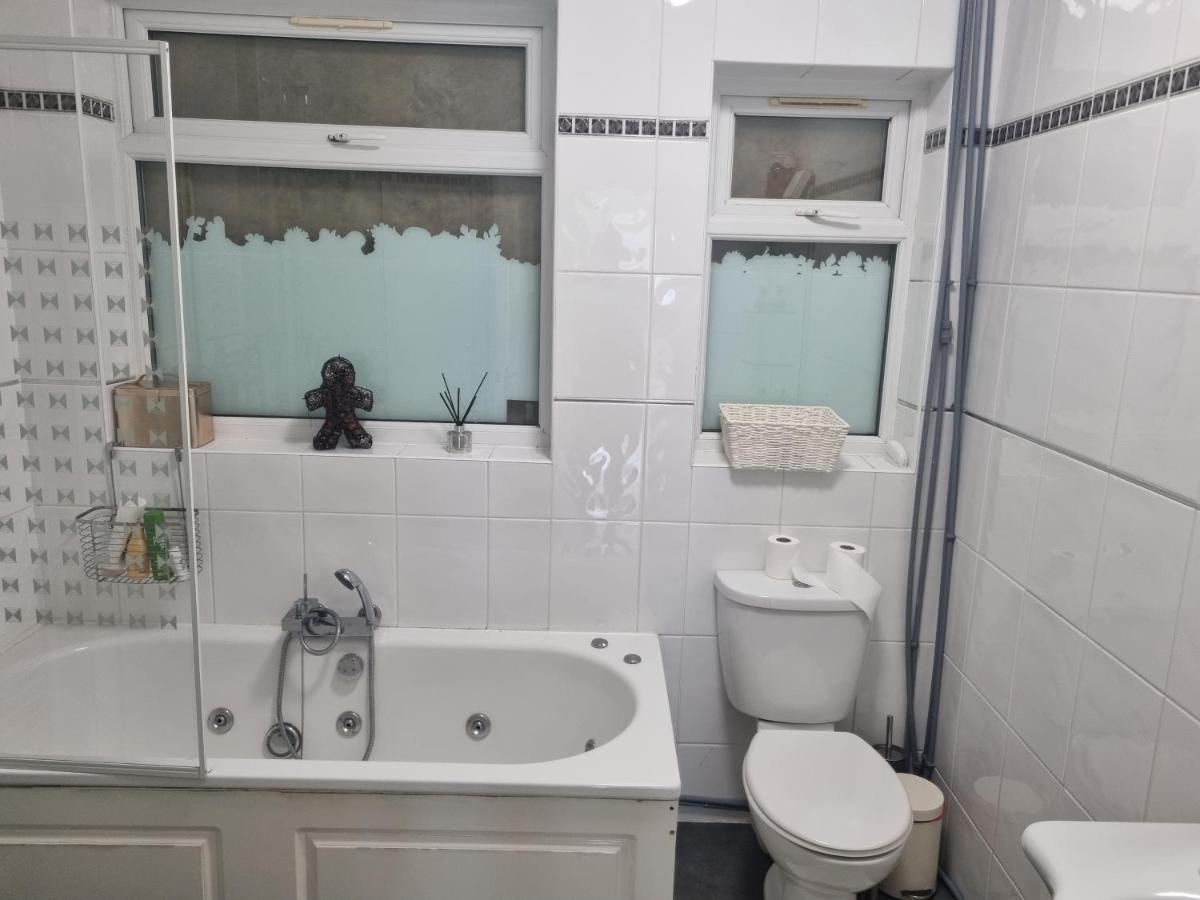 Guess Bungalow Wembley Leilighet London Eksteriør bilde